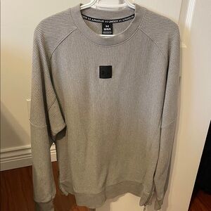 Under Armour Men's Light Gray Crewneck Sweater brand new 👌